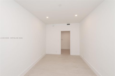 Condo in Key Biscayne, Florida, 2 bedrooms  № 2076645 - photo 25