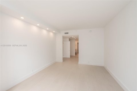 Condo in Key Biscayne, Florida, 2 bedrooms  № 2076645 - photo 11