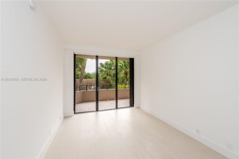 Condo in Key Biscayne, Florida, 2 bedrooms  № 2076645 - photo 20