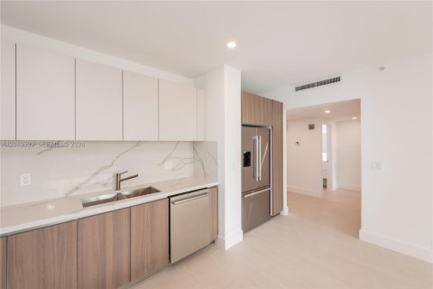Condo in Key Biscayne, Florida, 2 bedrooms  № 2076645 - photo 7