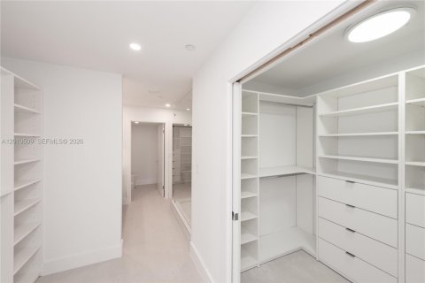 Condo in Key Biscayne, Florida, 2 bedrooms  № 2076645 - photo 13
