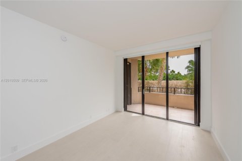 Condo in Key Biscayne, Florida, 2 bedrooms  № 2076645 - photo 21