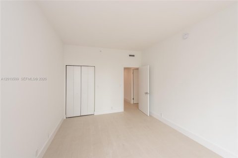 Condo in Key Biscayne, Florida, 2 bedrooms  № 2076645 - photo 22