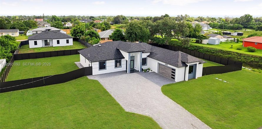 Villa ou maison à Lehigh Acres, Floride 3 chambres, 172.33 m2 № 2261596