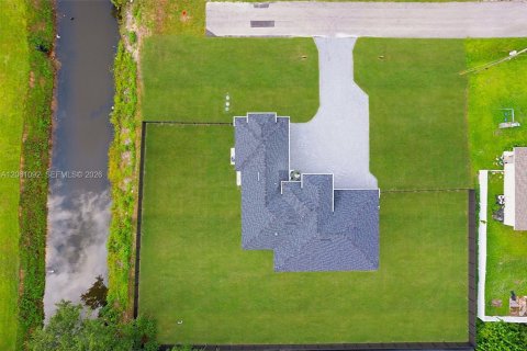 Villa ou maison à vendre à Lehigh Acres, Floride: 3 chambres, 172.33 m2 № 2261596 - photo 5
