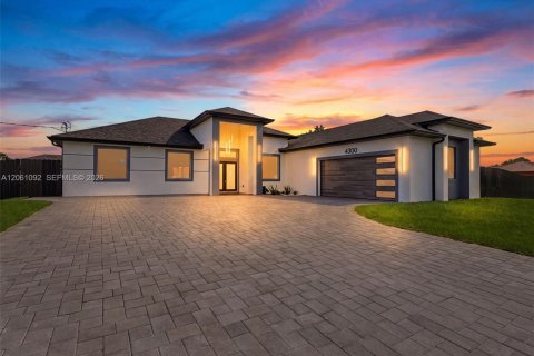 Villa ou maison à vendre à Lehigh Acres, Floride: 3 chambres, 172.33 m2 № 2261596 - photo 6