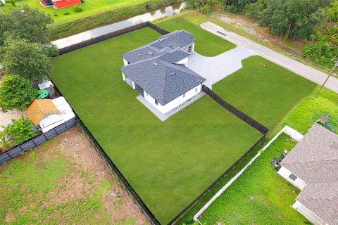 Villa ou maison à vendre à Lehigh Acres, Floride: 3 chambres, 172.33 m2 № 2261596 - photo 17