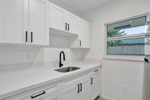 House in Fort Lauderdale, Florida 1 bedroom, 55.74 sq.m. № 2000797 - photo 6