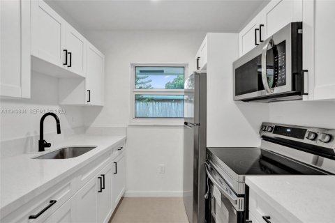 House in Fort Lauderdale, Florida 1 bedroom, 55.74 sq.m. № 2000797 - photo 8