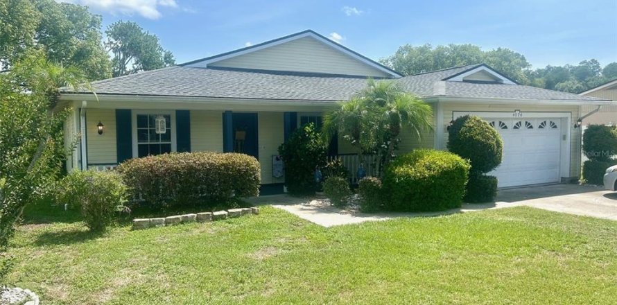 House in Land O' Lakes, Florida 3 bedrooms, 166.48 sq.m. № 1737434