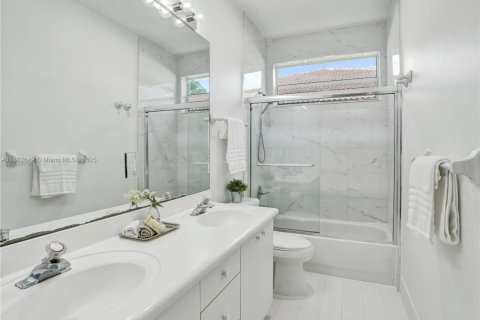 Купить виллу или дом в Уэстон, Флорида 5 спален, 319.31м2, № 1938636 - фото 22