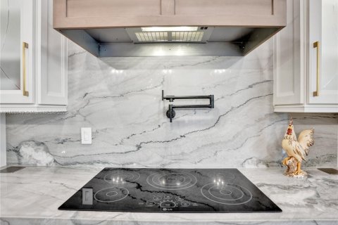 Купить виллу или дом в Уэстон, Флорида 5 спален, 319.31м2, № 1938636 - фото 29