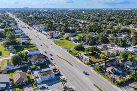 Propiedad comercial en venta en Miami, Florida № 2054650 - foto 14