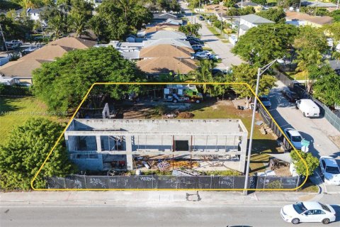 Propiedad comercial en venta en Miami, Florida № 2054650 - foto 8