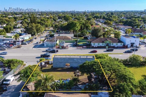 Propiedad comercial en venta en Miami, Florida № 2054650 - foto 4