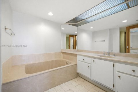 Купить кондоминиум в Майами, Флорида 2 спальни, 140.19м2, № 2046858 - фото 22
