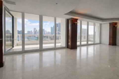 Кондоминиум с 2 спальнями в Майами, Флорида № 2046858