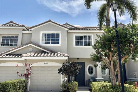 Touwnhouse à louer à Coconut Creek, Floride: 3 chambres, 146.14 m2 № 2068064 - photo 2