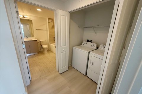 Condo in Orlando, Florida, 2 bedrooms № 2102017 - photo 20
