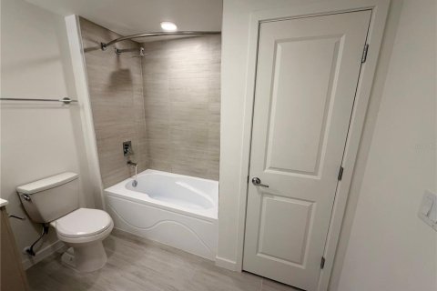 Condo in Orlando, Florida, 2 bedrooms № 2102017 - photo 4