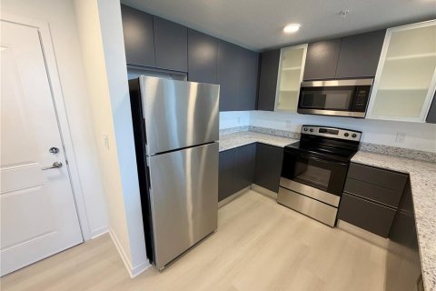 Condo in Orlando, Florida, 2 bedrooms № 2102017 - photo 3