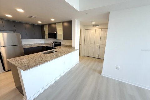 Condo in Orlando, Florida, 2 bedrooms № 2102017 - photo 2