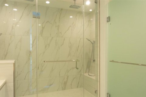 Condo in Saint Petersburg, Florida, 2 bedrooms  № 2140555 - photo 16