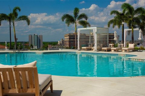 Condo in Saint Petersburg, Florida, 2 bedrooms  № 2140555 - photo 21