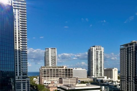 Condo in Saint Petersburg, Florida, 2 bedrooms  № 2140555 - photo 5