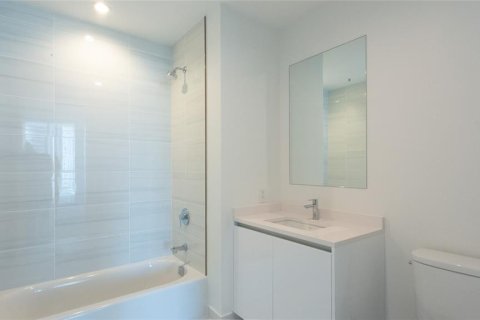 Condo in Saint Petersburg, Florida, 2 bedrooms  № 2140555 - photo 19