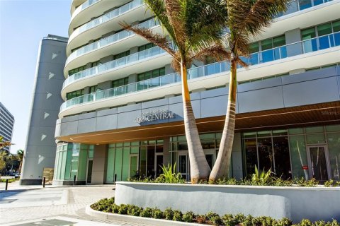 Condo in Saint Petersburg, Florida, 2 bedrooms  № 2140555 - photo 2