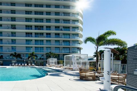 Condo in Saint Petersburg, Florida, 2 bedrooms  № 2140555 - photo 22