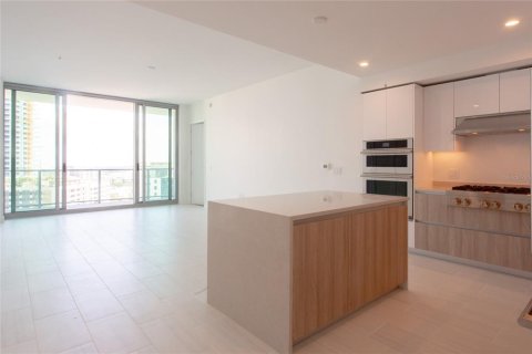 Condo in Saint Petersburg, Florida, 2 bedrooms  № 2140555 - photo 7