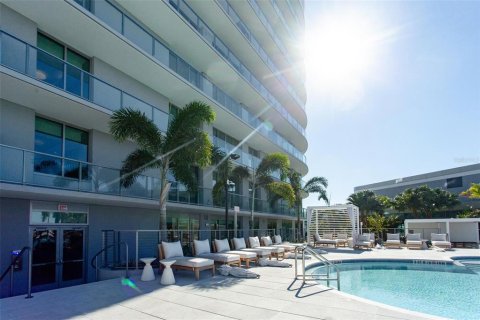 Condo in Saint Petersburg, Florida, 2 bedrooms  № 2140555 - photo 24