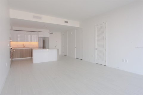 Condo in Saint Petersburg, Florida, 2 bedrooms  № 2140555 - photo 11