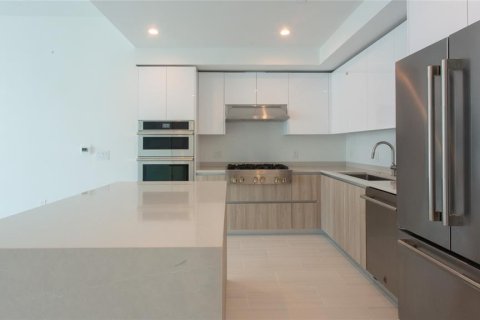 Condo in Saint Petersburg, Florida, 2 bedrooms  № 2140555 - photo 9