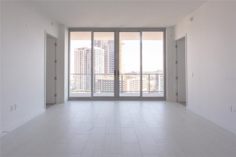 Condo in Saint Petersburg, Florida, 2 bedrooms  № 2140555 - photo 13