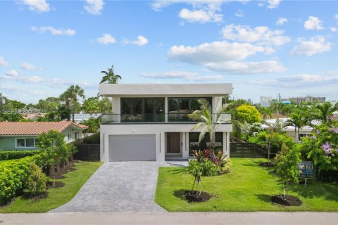 House in Lauderdale-by-the-Sea, Florida 4 bedrooms, 347.55 sq.m. № 1986673 - photo 1