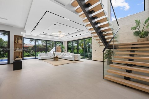 House in Lauderdale-by-the-Sea, Florida 4 bedrooms, 347.55 sq.m. № 1986673 - photo 10