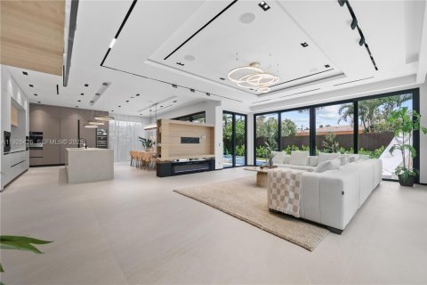 House in Lauderdale-by-the-Sea, Florida 4 bedrooms, 347.55 sq.m. № 1986673 - photo 7