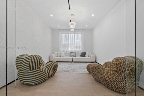 House in Lauderdale-by-the-Sea, Florida 4 bedrooms, 347.55 sq.m. № 1986673 - photo 28