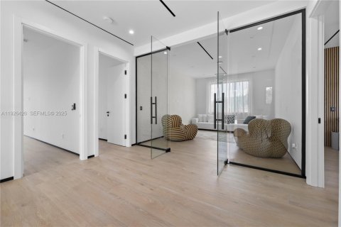 House in Lauderdale-by-the-Sea, Florida 4 bedrooms, 347.55 sq.m. № 1986673 - photo 24