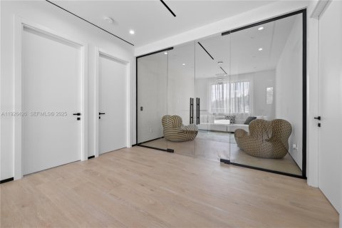 House in Lauderdale-by-the-Sea, Florida 4 bedrooms, 347.55 sq.m. № 1986673 - photo 25