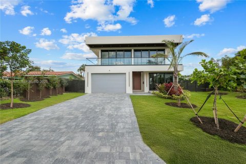 House in Lauderdale-by-the-Sea, Florida 4 bedrooms, 347.55 sq.m. № 1986673 - photo 3