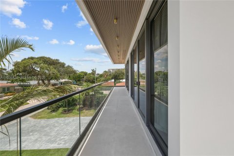 House in Lauderdale-by-the-Sea, Florida 4 bedrooms, 347.55 sq.m. № 1986673 - photo 18