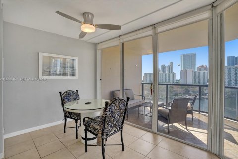 Condo in Aventura, Florida, 2 bedrooms  № 2069203 - photo 25