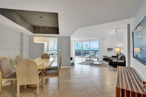 Condo in Aventura, Florida, 2 bedrooms  № 2069203 - photo 15