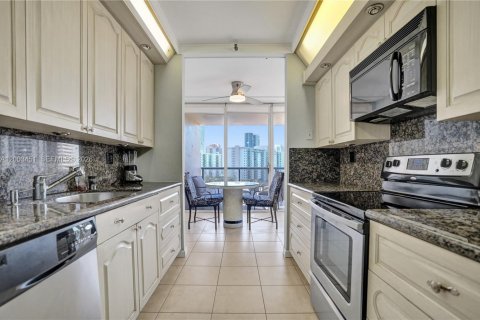 Condo in Aventura, Florida, 2 bedrooms  № 2069203 - photo 30
