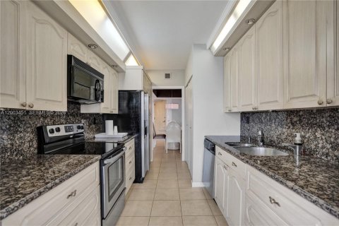 Condo in Aventura, Florida, 2 bedrooms  № 2069203 - photo 27