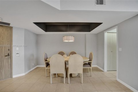 Condo in Aventura, Florida, 2 bedrooms  № 2069203 - photo 21